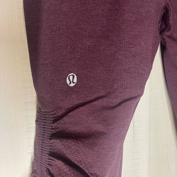 Lululemon In The Flow Crop II‎ Bordeaux burgundy heather leggings knee length, 6 - Picture 9 of 10